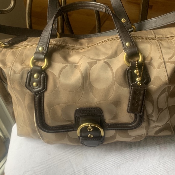 Coach Campbell Brown
Beige Signature Sateen
With Leather Straps - Picture 3 of 13